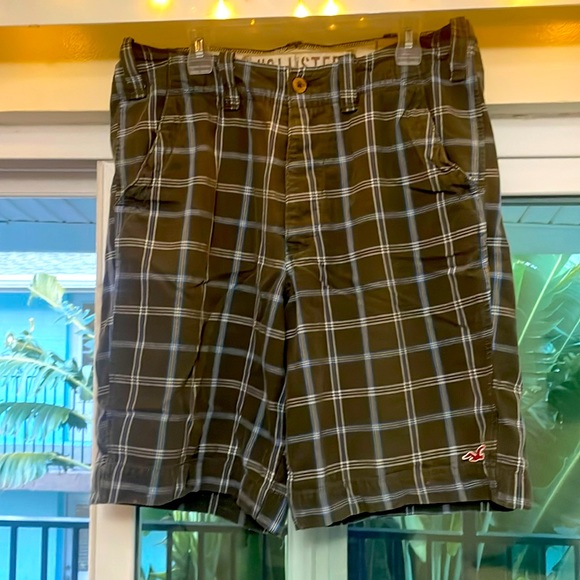Hollister Other - NWOT HOLLISTER Distressed Shorts (34"W)